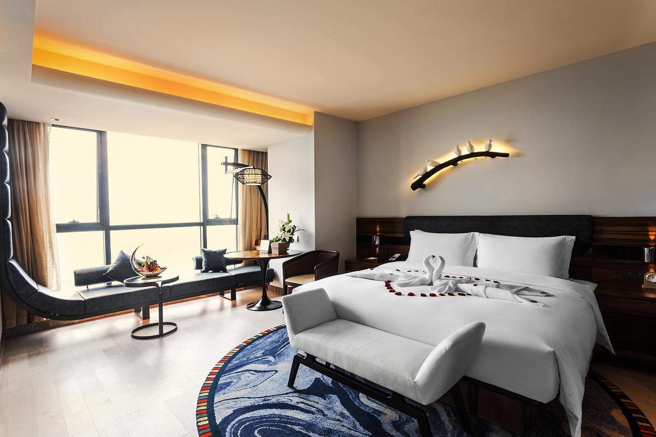 Howard Johnson Hot Spring Resort Anshun Extérieur photo