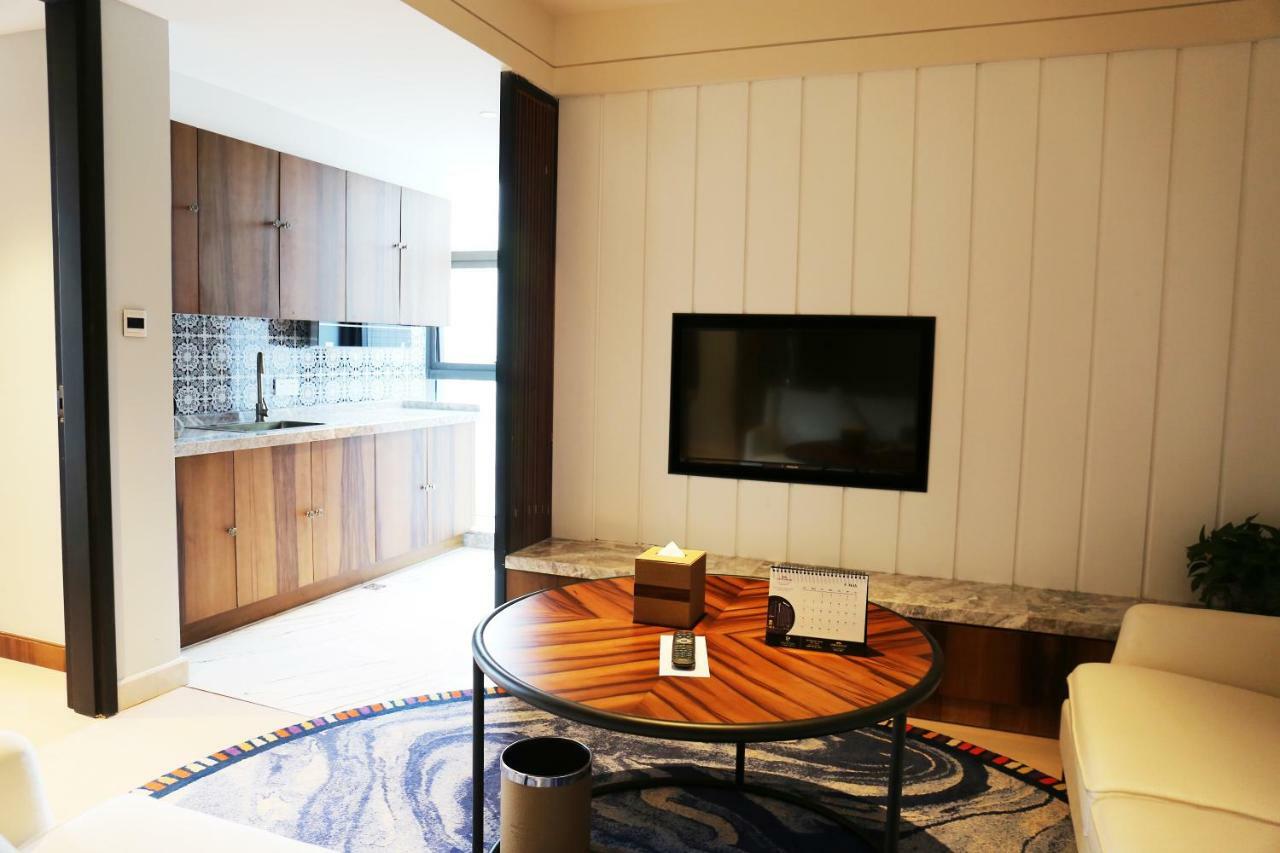 Howard Johnson Hot Spring Resort Anshun Extérieur photo